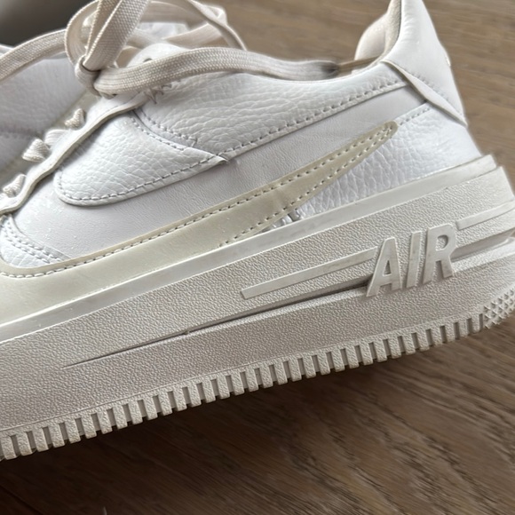 White Women's Nike Air Sneakers - Picture 8 of 9